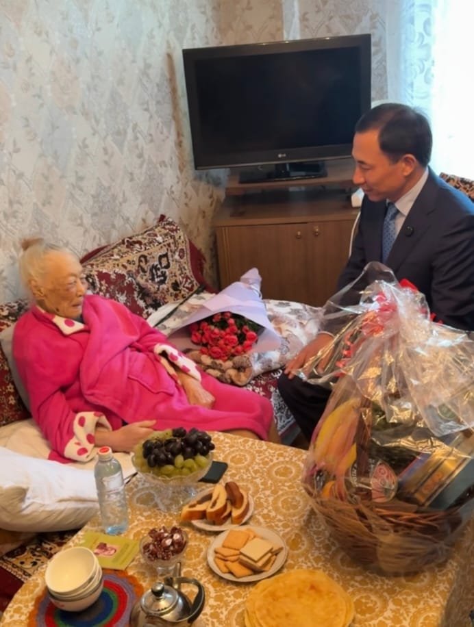 Қарттар айлығына орай ауданы әкімдігі ауданымыздың қарт тұрғындарын құттықтауды жалғастыруда — Фотосурет 3