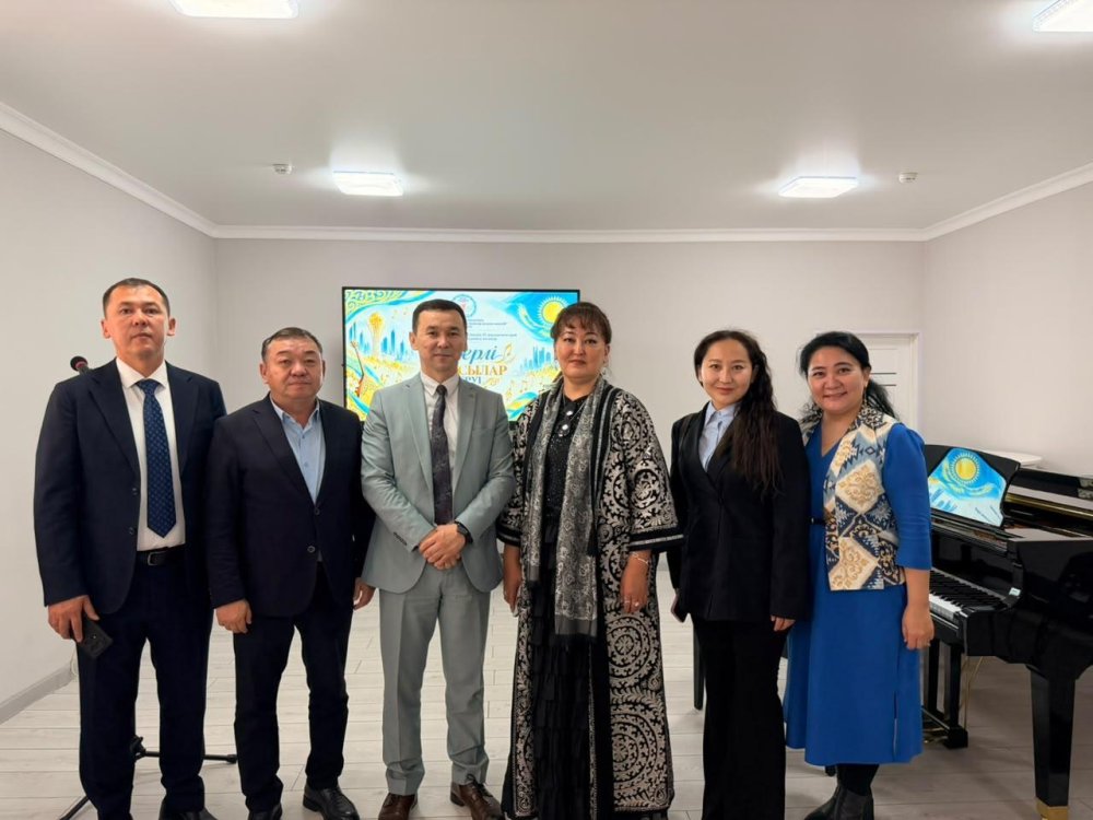Әже, ата-ана, немерелер бір сахнада: Астанада «Өнерлі отбасылар шеруі» өтті — Фотосурет 7