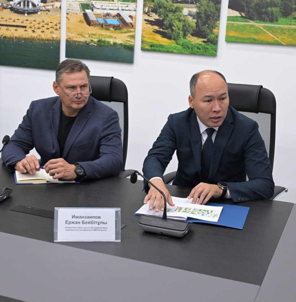 Облыс әкімі Асайын Байханов азаматтарды жеке мәселелері бойынша қабылдады — Фотосурет 9