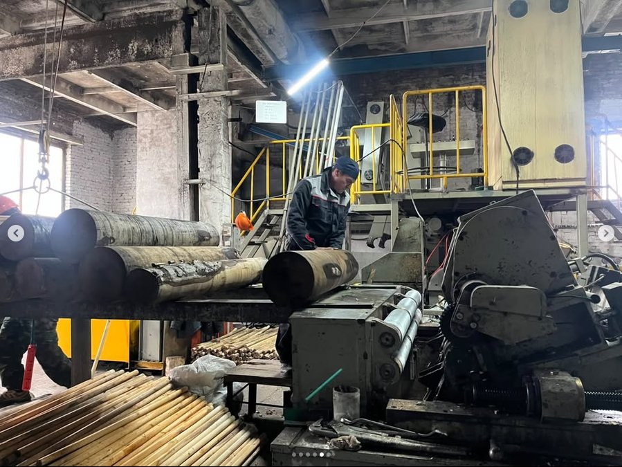 «Фаворит» ЖШС айналмалы кесілген қаптамамен қапталған отқа төзімді фанера шығаратын жаңа өндіріс орнын ашты. — Фотосурет 5
