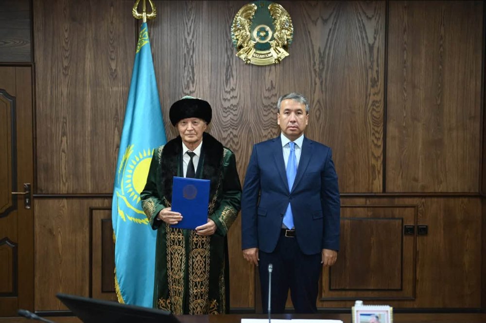 Аудан әкімі білім және медицина саласының ардагерлерін 80 жас мерейтойларымен құттықтады — Фотосурет 8