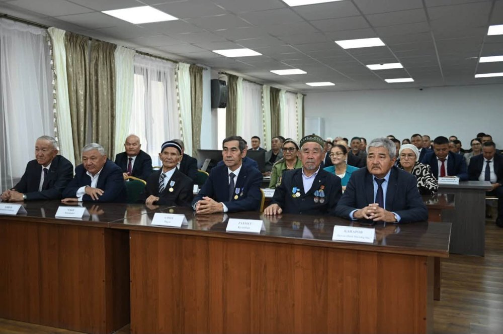 Аудан әкімі білім және медицина саласының ардагерлерін 80 жас мерейтойларымен құттықтады — Фотосурет 3