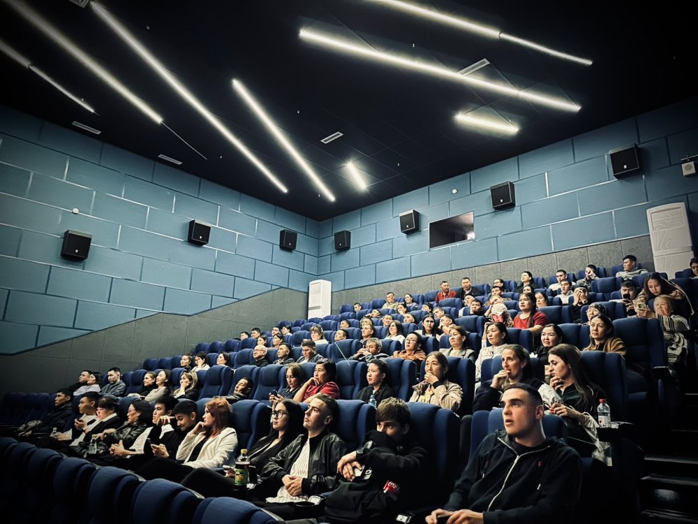 Өмірде де, кинода да заң мен тәртіп – СҚО полицейлері «Бүркітші» фильмін тамашалады — Фотосурет 5