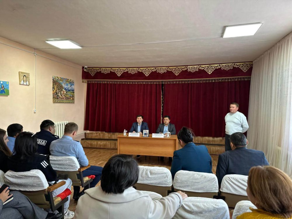 Осакаров ауданында аудан әкімінің тұрғындармен кездесулері жалғасуда — Фотосурет 2