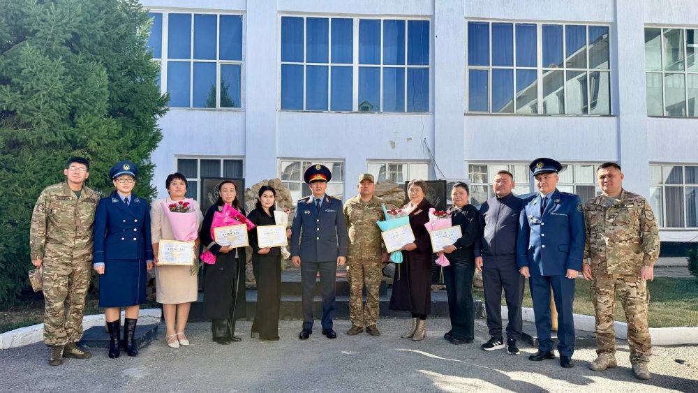Жетісу облысында қоғамдық қауіпсіздікті қамтамасыз етуге үлес қосқан Ұлттық ұлан әскери қызметшілері марапатталды — Фотосурет 1
