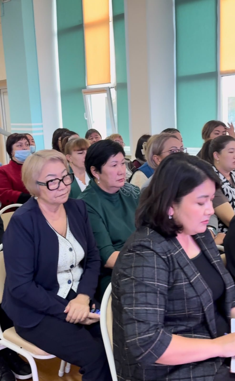 «Білім беру ұйымдарында оқушылардың құқықтарының қауіпсіздігі мен қорғалуын қамтамасыз ету» тақырыбы бойынша ведомстволық бағынысты ұйымдардың басшыларымен кеңес — Фотосурет 7