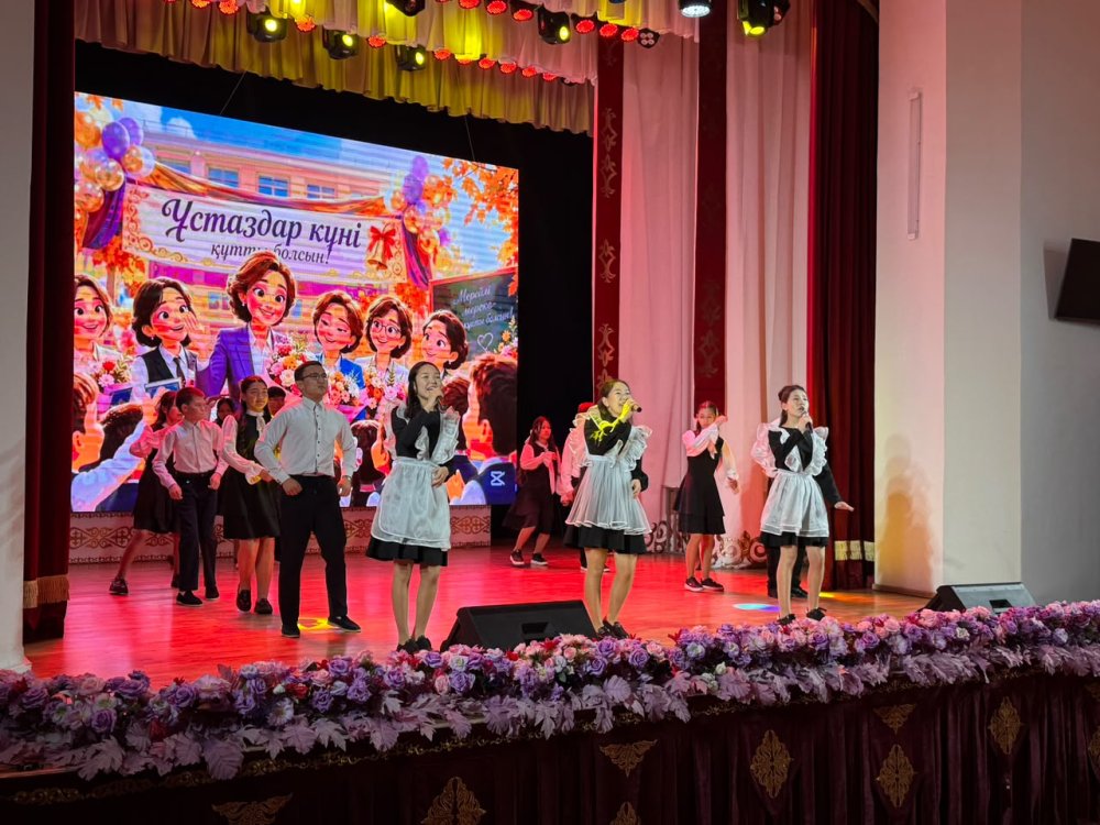 🍁 Жарқайың аудандық мәдениет үйінде Ұстаздар күніне арналған салтанатты іс-шара өтті. — Фотосурет 4