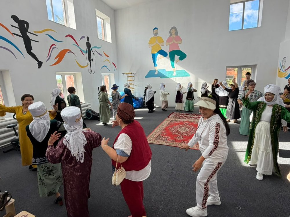 Жарқайың ауданының Державинск қаласындағы Белсенді ұзақ өмір сүру орталығында Халықаралық қарттар күніне орай «Миссис Элегантность – 2026» байқауы өтті. — Фотосурет 2