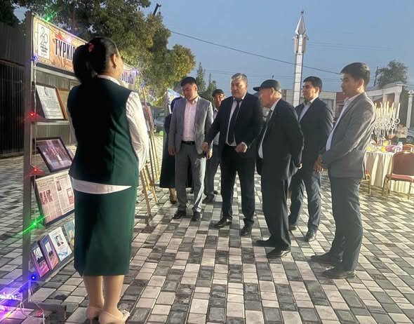 ЖЫРМЕН ЖАРҚЫРАҒАН ТҮН: ЖЕТІСАЙДА АҚЫН МҰХТАР ҚҰРАЛОВҚА ҚҰРМЕТ КӨРСЕТІЛДІ — Фотосурет 4