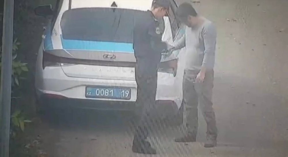 Жерге тасталған темекі тұқылы үшін жауапкершілік: Жетісу облысында кезекті құқық бұзушы анықталды — Фотосурет 1