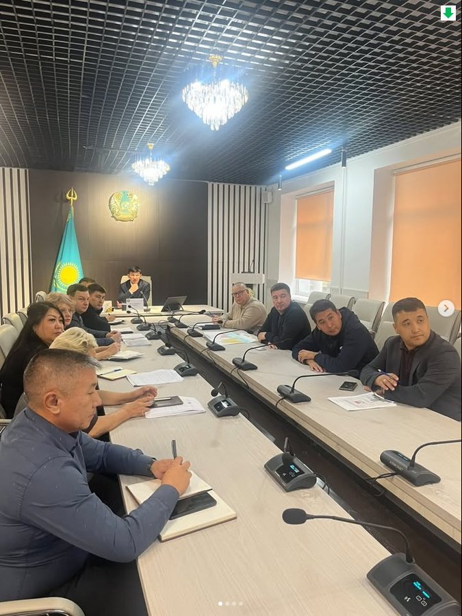 2026 жылғы 9 қазанда Алтай ауданының әкімі Е.Т. Тұраров елді мекендегі құрылыс жұмыстарын ретке келтіру, қала құрылысы саясатын жетілдіру және инженерлік-көлік инфрақұрылымын дамыту мәселелеріне арналған жұмыс кеңесін өткізді — Фотосурет 1