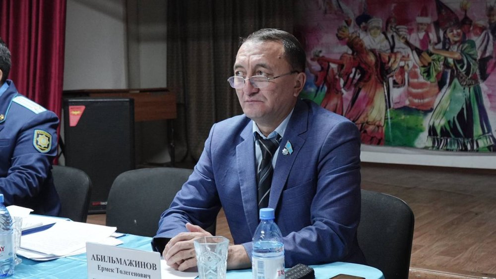 Айнабұлақ ауылында аудан әкімінің тұрғындармен есеп беру кездесуі өтті — Фотосурет 4