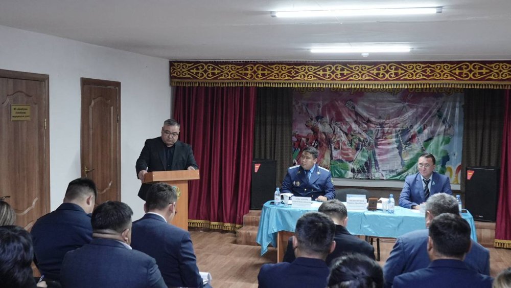 Айнабұлақ ауылында аудан әкімінің тұрғындармен есеп беру кездесуі өтті — Фотосурет 3