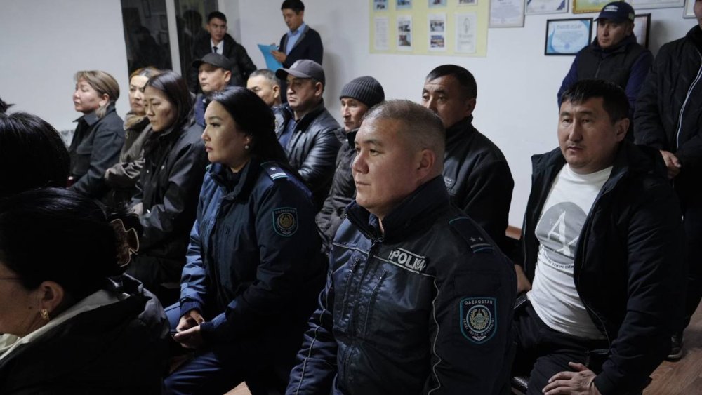 Айнабұлақ ауылында аудан әкімінің тұрғындармен есеп беру кездесуі өтті — Фотосурет 6