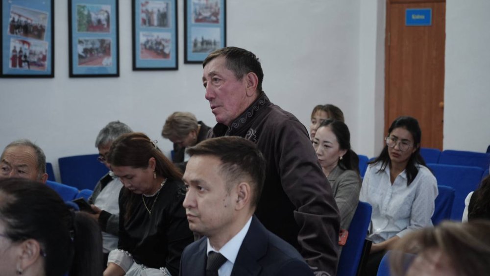Аудан әкімінің Көкентау ауылының тұрғындарымен есеп беру кездесуі өткізілді. — Фотосурет 3