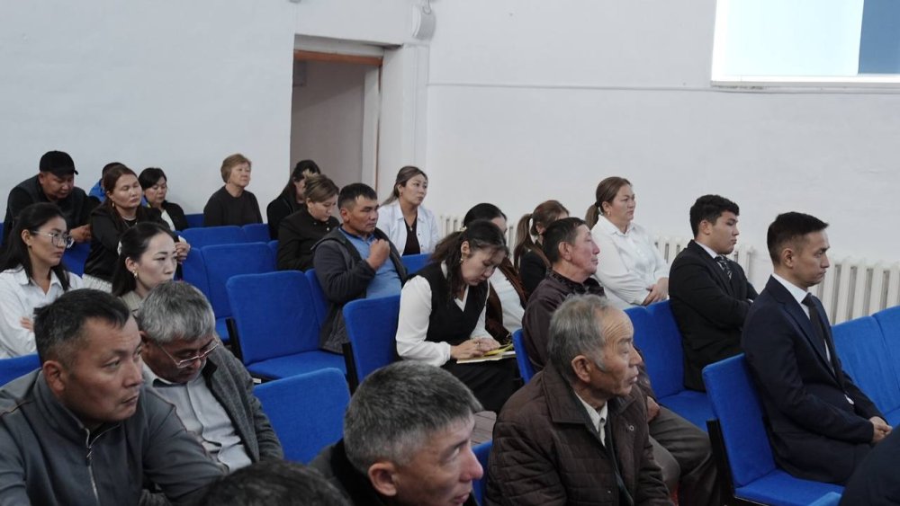 Аудан әкімінің Көкентау ауылының тұрғындарымен есеп беру кездесуі өткізілді. — Фотосурет 4