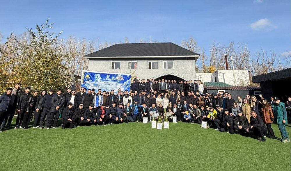 Қарағандыда Республика күніне және прокуратура органдарының 35 жылдығына арналған шағын футболдан турнир өтті — Фотосурет 6