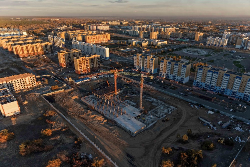 Облыс әкімі Семейде «Абайға құрмет» акциясы аясында салынып жатқан нысандардың құрылысын қадағалады — Фотосурет 7