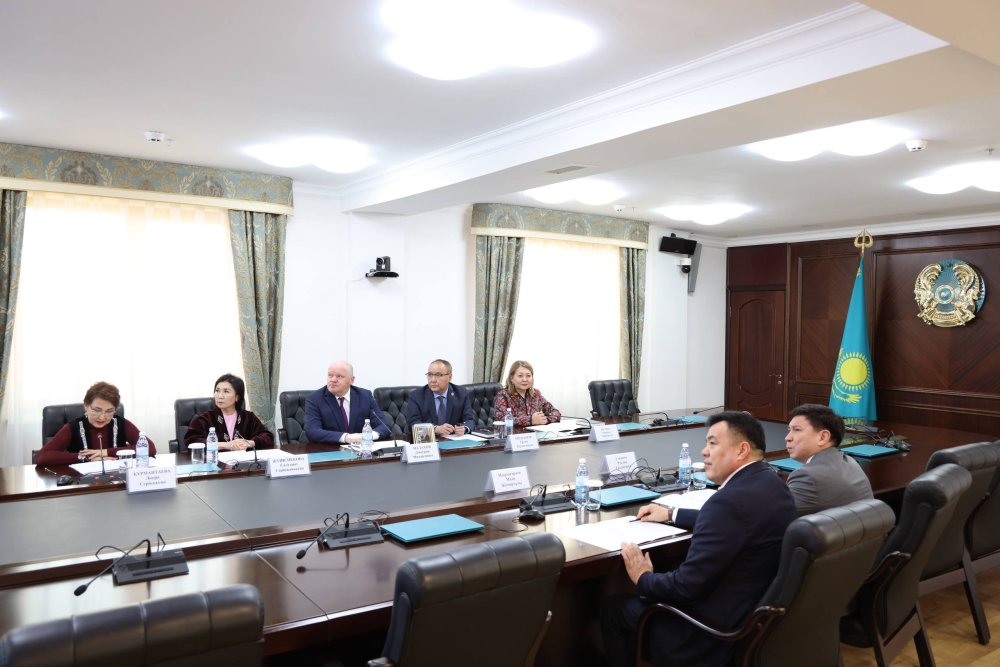 Қазақстан Республикасы Жоғары Сот Кеңесі судьялар корпусын қалыптастыру мәселелері бойынша адвокаттар қауымдастығымен ынтымақтастықтың кеңейтілгенін хабарлайды — Фотосурет 4