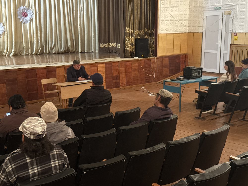 Белоглин ауылында тұрғындармен кездесу өтті — Фотосурет 1