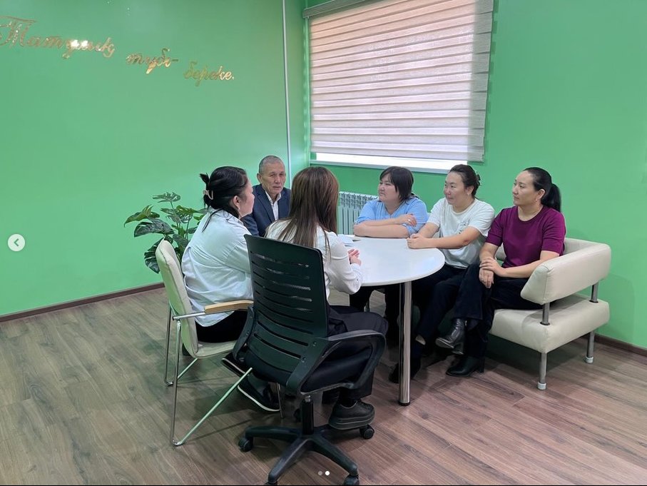 12 қазан 2026 жылы Ұлытау облысы Әділет департаментінің «Жаңаарқа ауданының ауданаралық мәжбүрлеп орындату аумақтық бөлімі» филиалымен Жаңаарқа аудандық сотының қызметкерлерінің қатысуымен «Таза Қазақстан- ортақ жауапкершілігіміз» атты тақырыпта дәріс оқылды. — Фотосурет 2