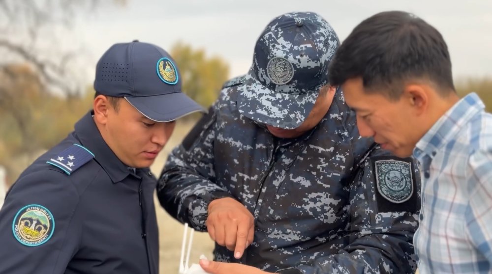 Жетісуда полиция өзендер маңындағы заңсыз жер қазу жұмыстарын анықтауда — Фотосурет 1