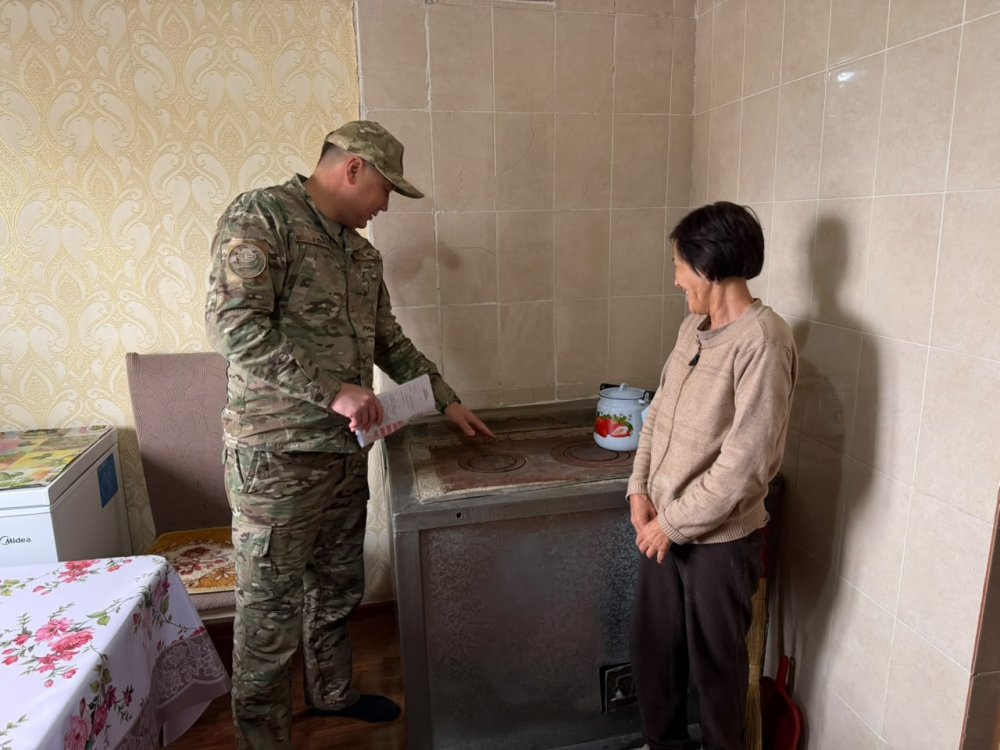 Абай облысы ТЖД қызметкерлері жылыту маусымы кезеңінде өрт қауіпсіздігін қамтамасыз ету мақсатында профилактикалық рейдтер өткізуде. — Фотосурет 3
