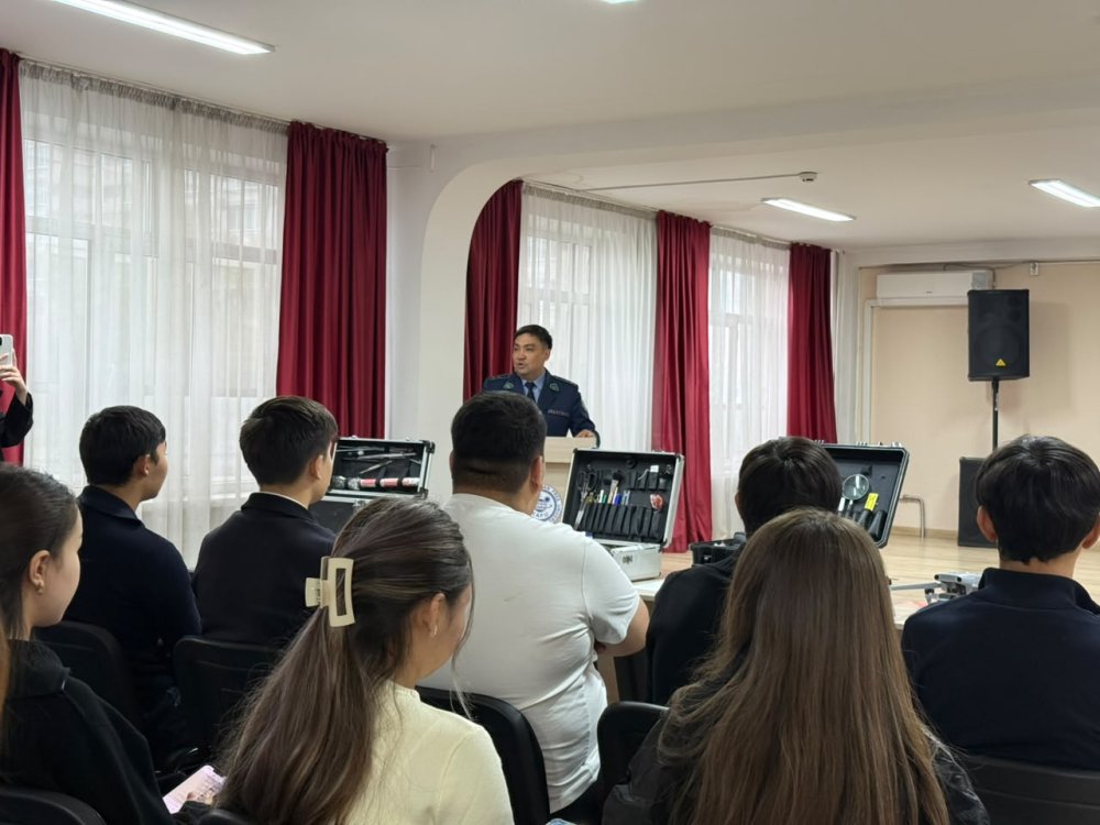 Оқиға орнынан роботтандырылған технологияларға дейін: ҚАЕУ студенттері тергеушілердің жұмысымен танысты — Фотосурет 3