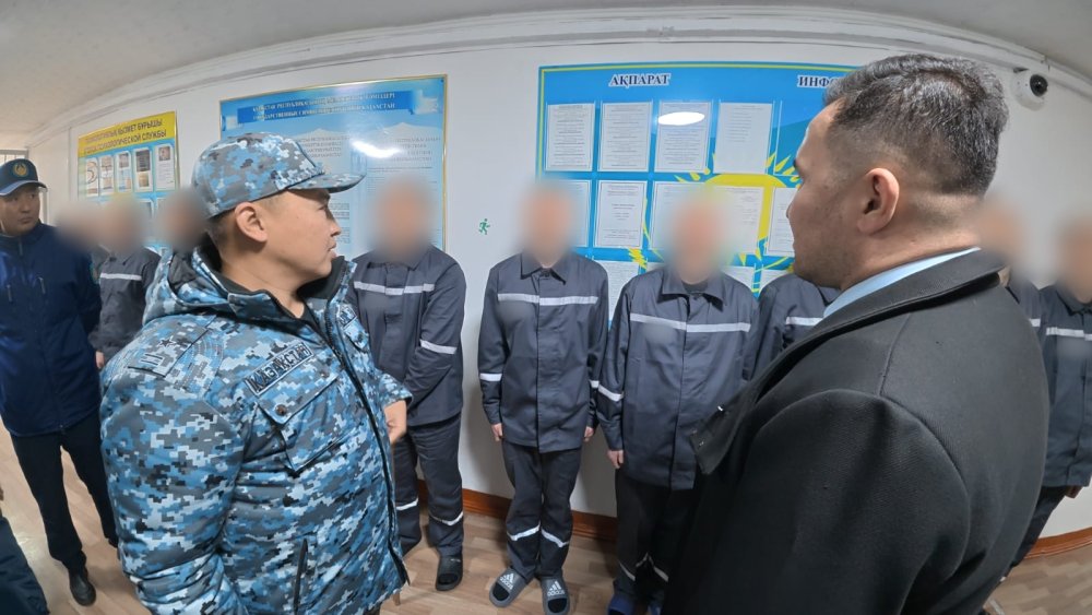 Қазақстан Республикасындағы Адам құқықтары жөніндегі уәкілдің Қарағанды облысы бойынша өкілі К. М. Бейсенбеков Қазақстан Республикасындағы Адам құқықтары жөніндегі уәкіл жанындағы Үйлестіру кеңесінің мүшесі К. Н. Черноморскаямен бірлесіп, қылмыстық-атқару жүйесінің № 29 мекемесіне барды — Фотосурет 14
