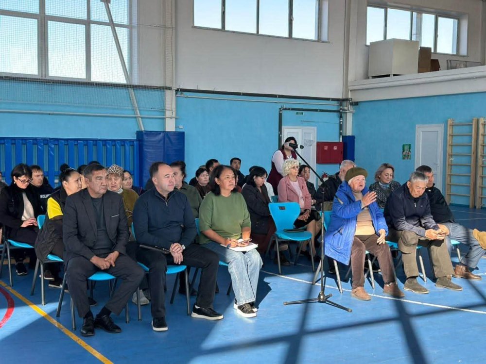 Осакаров ауданының әкімі Руслан Нұрмұханбетов Ақбұлақ ауылдық округі мен Молодежный кентінің тұрғындарымен кездесті — Фотосурет 8
