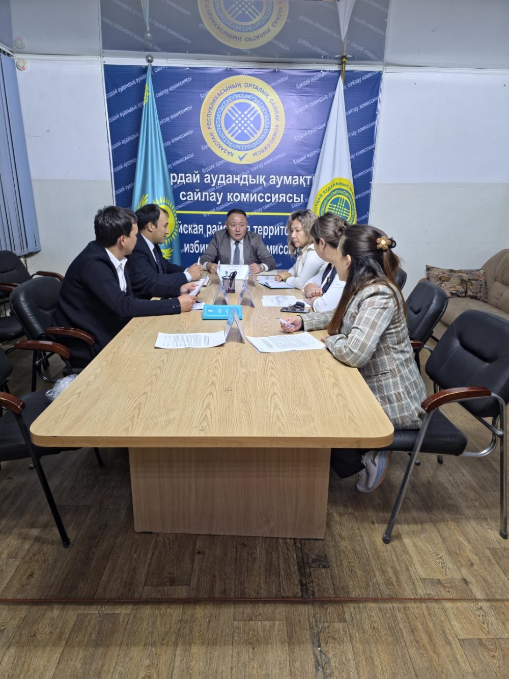 Қордай аудандық аумақтық сайлау комиссиясының отырысы өтті — Фотосурет 1