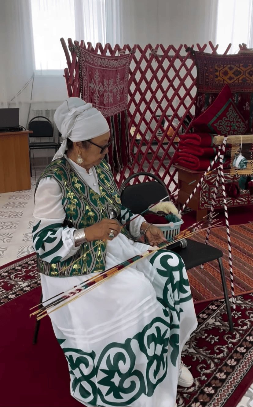 29 қыркүйек күні «Отпан» тарихи-мәдени кешенінде “Әжелер салған-әрлі өнер” атты шеберлік сағаты өткізілді — Фотосурет 1