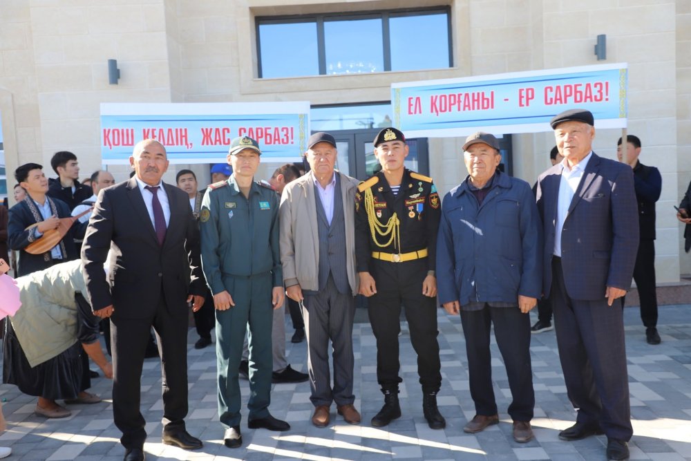 Жас сарбазға құрмет көрсетілді — Фотосурет 1