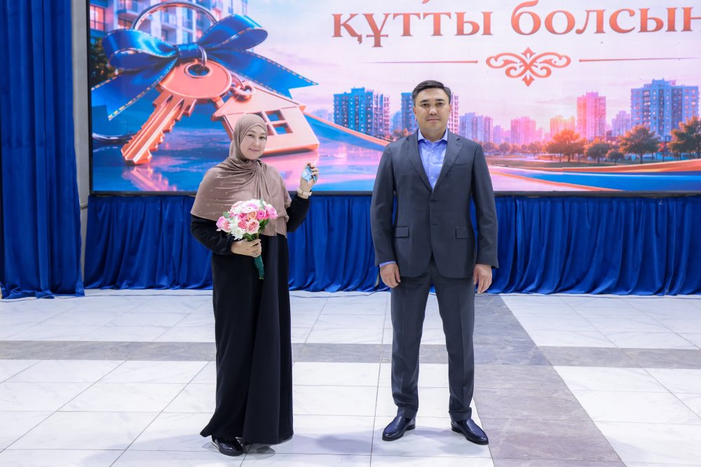 ШЫМКЕНТТЕ ТАҒЫ 30 ОТБАСЫҒА ЖАҢА ПӘТЕРЛЕРДІҢ КІЛТІ ТАБЫСТАЛДЫ — Фотосурет 5