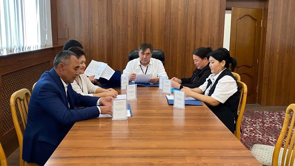 МОЙЫНҚҰМ АУДАНДЫҚ АУМАҚТЫҚ САЙЛАУ КОМИССИЯСЫНЫҢ ОТЫРЫСЫ ӨТТІ — Фотосурет 1