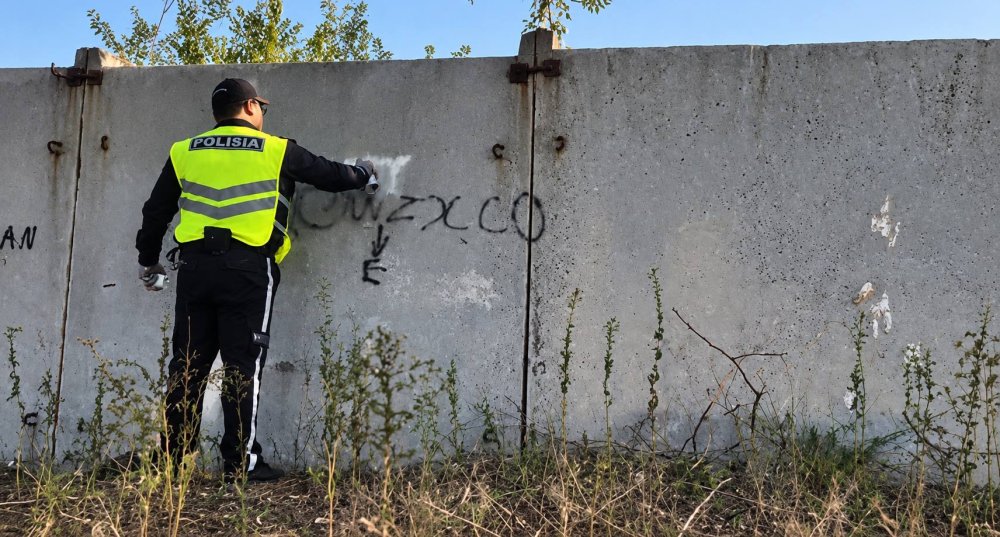 Неліктен полицейлер граффитиді бояп өшіреді?