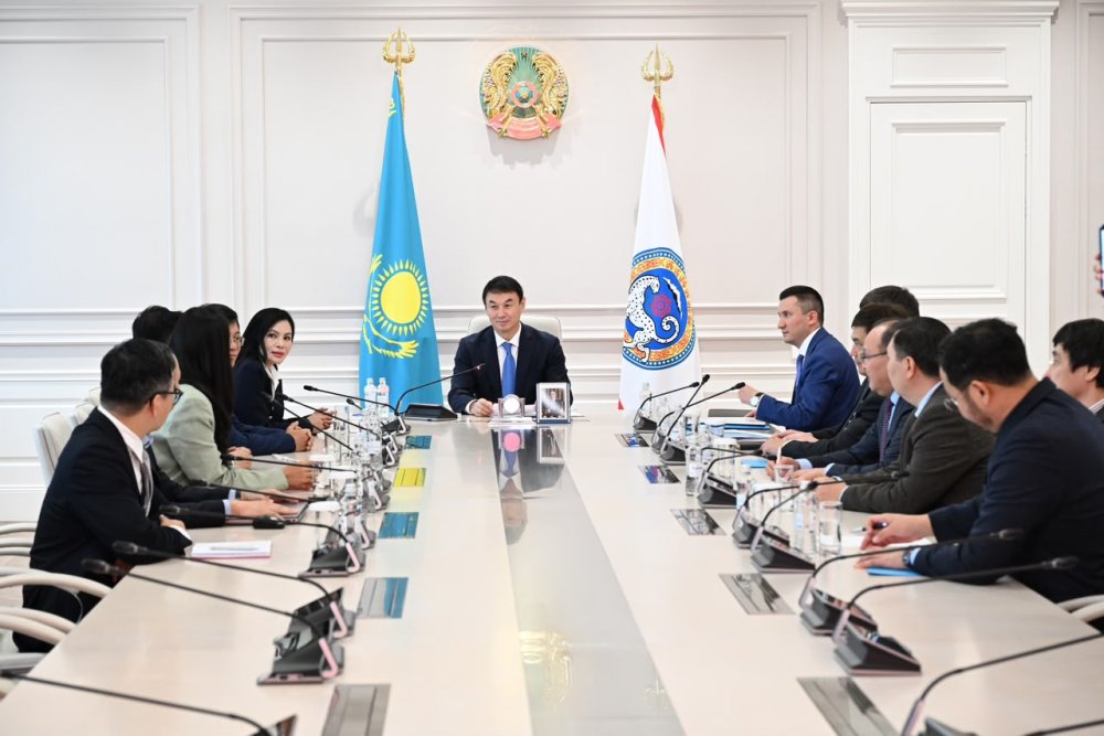 Алматы әкімі Дархан Сатыбалды вьетнамдық инвесторлармен Almaty Downtown жаңа іскерлік ауданын дамыту жайын талқылады — Фотосурет 1