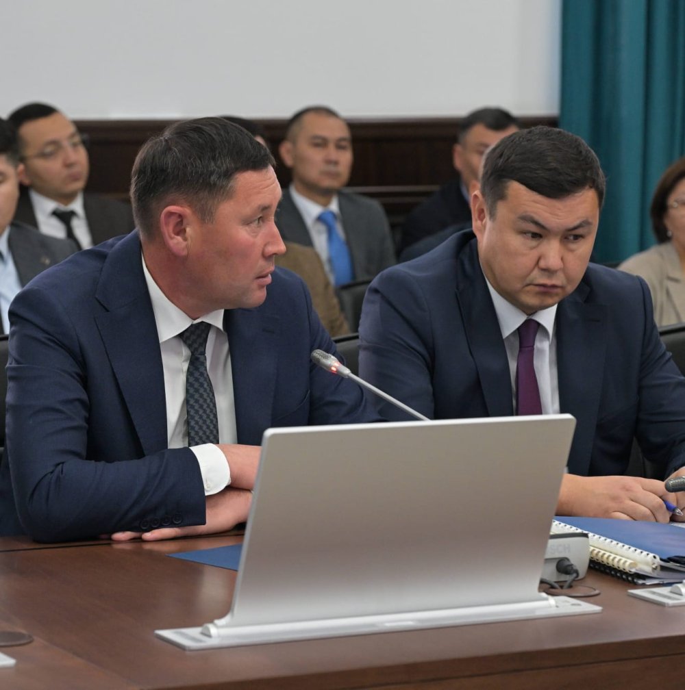 Облыс әкімдігінде өткен аппараттық жиналыста жол желісінің қысқы маусымға дайындығы және өңірлік цифрландыру жоспарының іске асырылуы талқыланды — Фотосурет 6