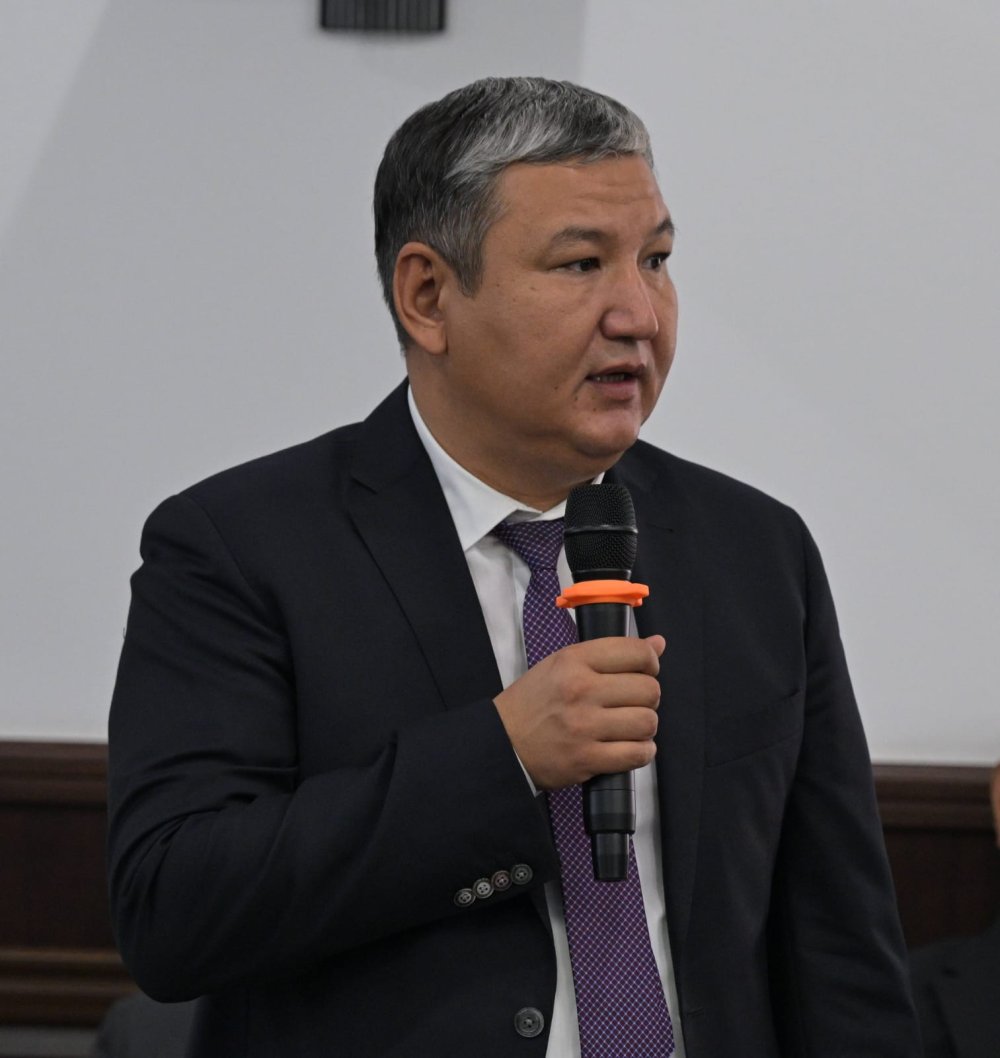 Облыс әкімдігінде өткен аппараттық жиналыста жол желісінің қысқы маусымға дайындығы және өңірлік цифрландыру жоспарының іске асырылуы талқыланды — Фотосурет 8