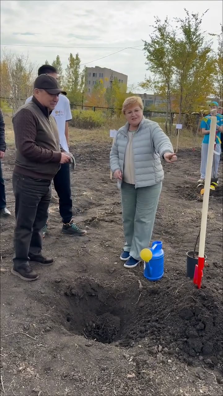 Сарыкөл агробизнес және құқық колледжінде жеміс ағаштарының көшеттері отырғызылды. — Фотосурет 1