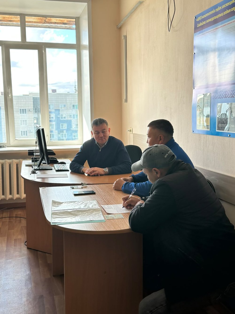 Кеңес беру мәселенің шешімін табуға көмектесті: азаматтар еңбек қатынастары саласындағы сұрақтарына жауап алды — Фотосурет 1