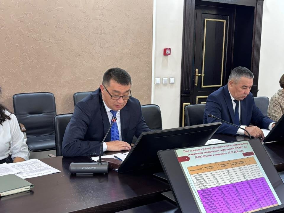 Ақмола облысында еңбекті қорғау және әлеуметтік төлемдер бойынша берешекті өтеу мәселелері талқыланды — Фотосурет 6