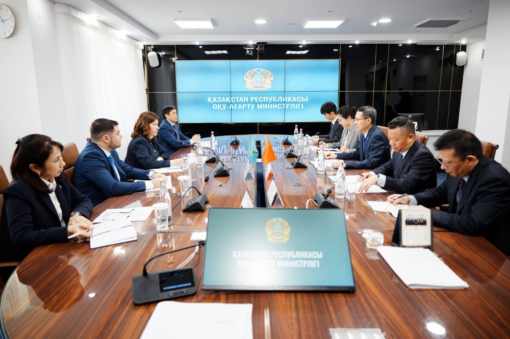Жұлдыз Сүлейменова Қытай Елшісімен білім беру саласындағы ынтымақтастықты талқылады — Фотосурет 5