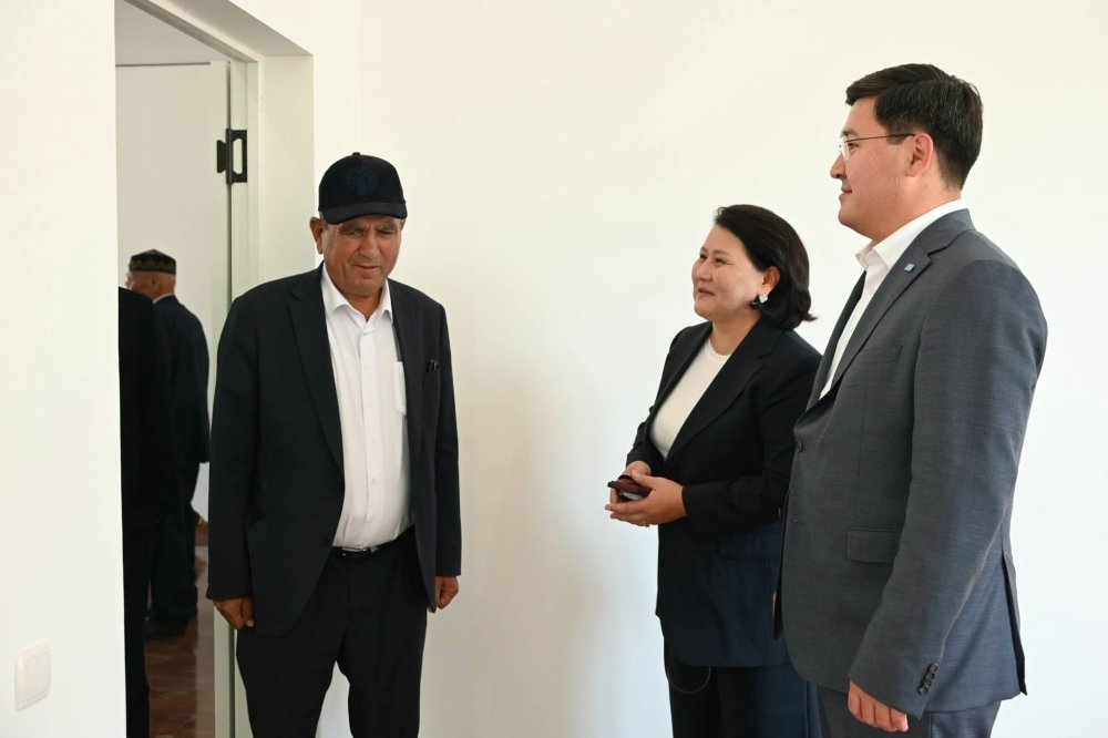 ЖЕТІСАЙЛЫҚ КӘСІПКЕР ТӨРТ ОТБАСЫҒА БАСПАНА СЫЙЛАДЫ — Фотосурет 21