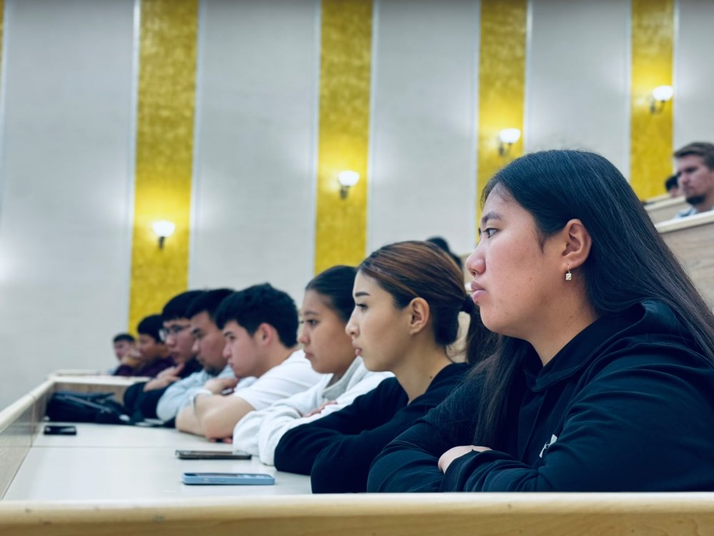 Полицейлер студенттерге бұзақылық үшін жауапкершілік туралы түсіндірді — Фотосурет 5
