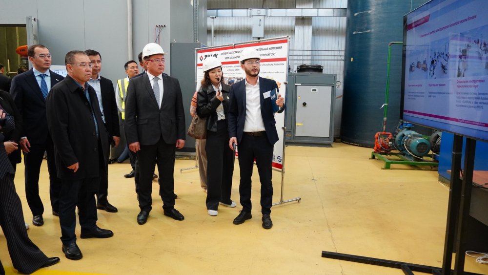 БҚО-да Ерлан Акбаров мұнай-газ саласына өнімдер шығаратын 3 машина жасау кәсіпорнына барды — Фотосурет 9