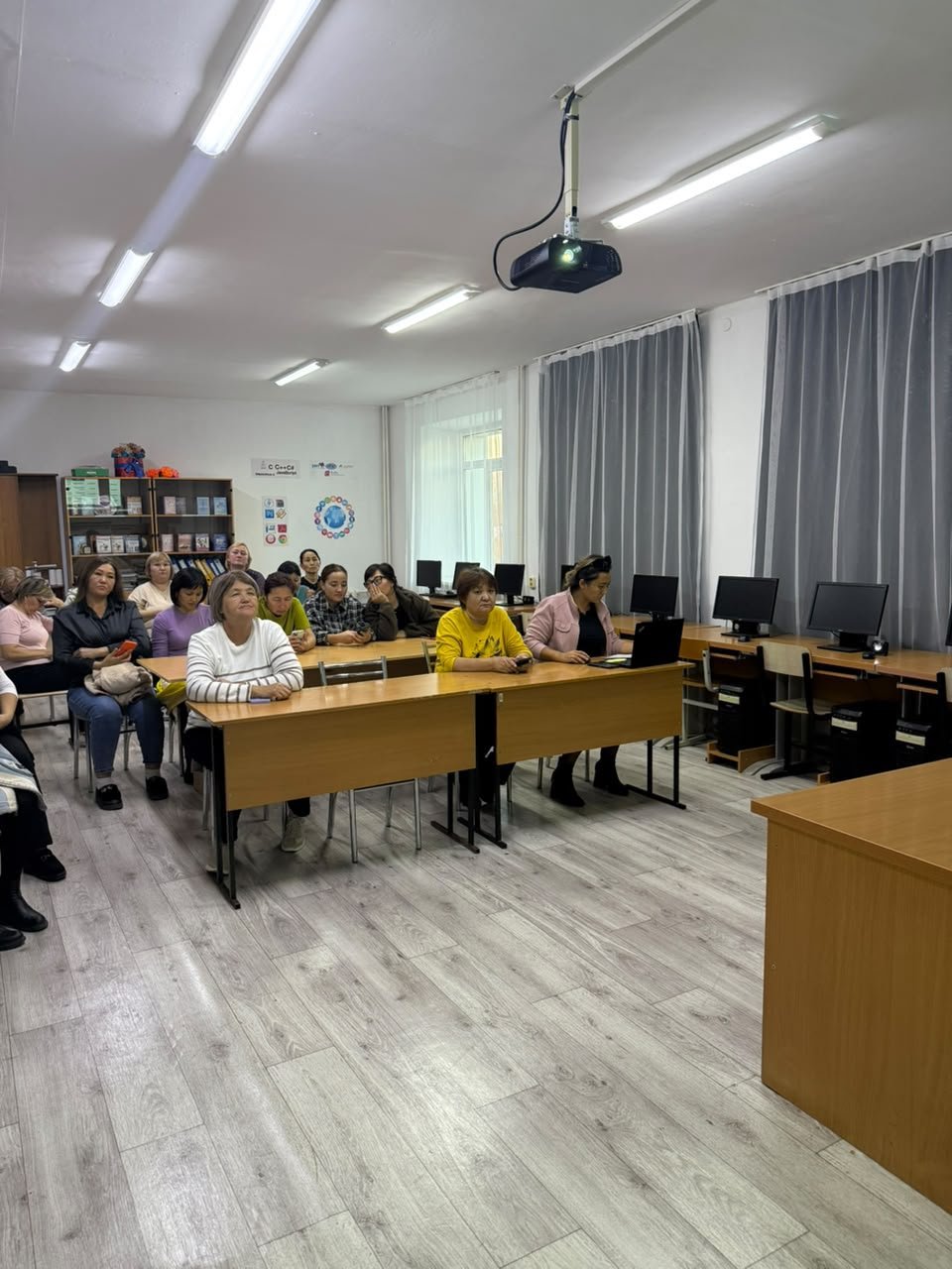 НҰРА АУДАНЫНДА ЖАЛПЫАУДАНДЫҚ АТА-АНАЛАР ЖИНАЛЫСЫ ӨТТІ — Фотосурет 9