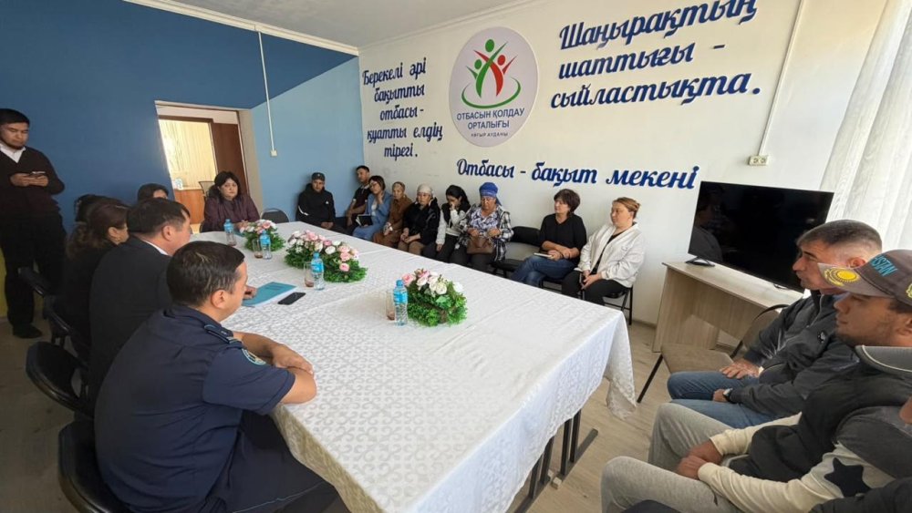 «ЗАҢ ЖӘНЕ ТӘРТІП»: «ӘДІЛЕТ КЕҢЕС БЕРЕДІ» АКЦИЯСЫ АЯСЫНДА ҰЙҒЫР АУДАНЫНДА АЗАМАТТАРДЫ ҚАБЫЛДАУ ӨТКІЗІЛДІ — Фотосурет 2