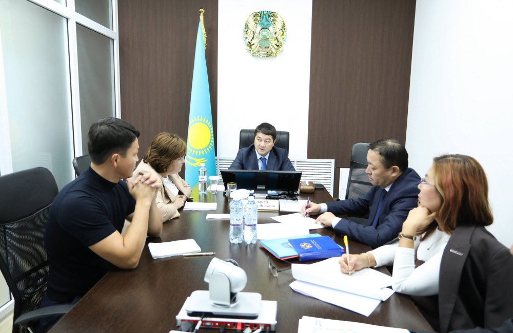 Облыс әкімі Нұрдәулет Қилыбай азаматтарды жеке мәселелері бойынша қабылдады — Фотосурет 3