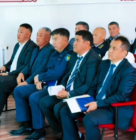 АУДАН ӘКІМІ ШАРУА ҚОЖАЛЫҚТАРЫНЫҢ ТӨРАҒАЛАРЫМЕН КЕЗДЕСТІ — Фотосурет 2
